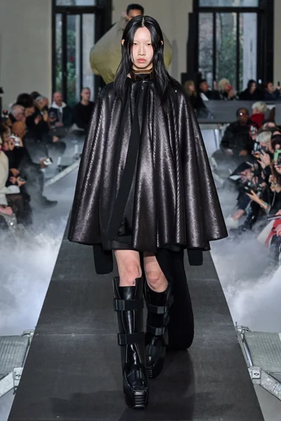 Look 3